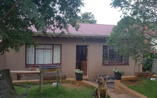 1 Bedroom Garden Cottage in Heidelberg Central