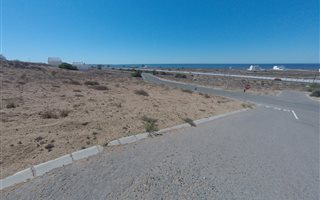 742 m² Land available in Da Gama Bay