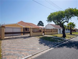 4 Bed House in Hazendal