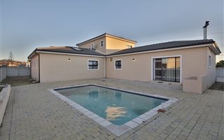 4 Bedroom House in Rouxville
