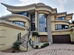 7 Bed House in Waterkloof