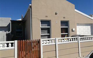 3 Bedroom House in Strandfontein