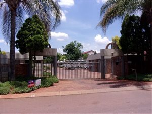 3 Bed Townhouse in Doornpoort and surrounds