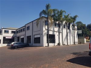 90 m² Commercial space in Sundowner