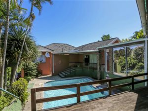 8 Bed House in Berea