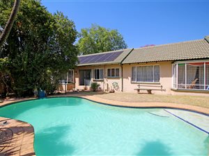 4 Bed House in Bloubosrand