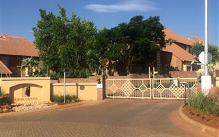 2 Bedroom Apartment in Mooikloof Ridge