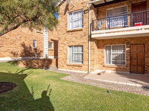 2 Bed Flat in Honeydew Ridge