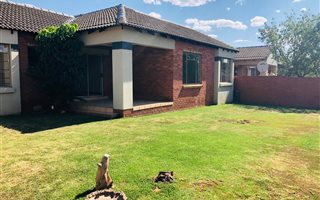 3 Bedroom Townhouse in Mooikloof Ridge