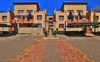 1 Bedroom Apartment in Douglasdale