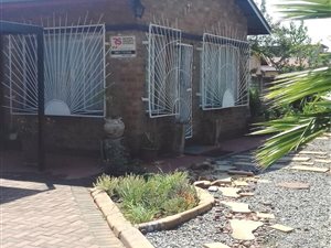 893 m² Office Space in Vanderbijlpark SW