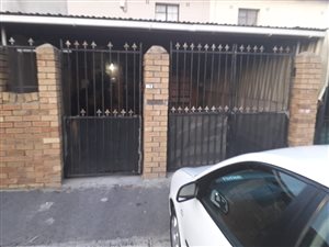 3 Bed House in Elsies River