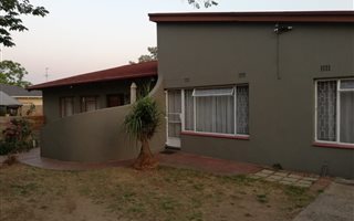 6 Bedroom House in Wychwood