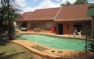 3 Bedroom House in Kensington B