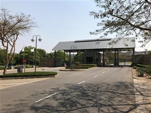 1672 m² Land available in Riverside Park