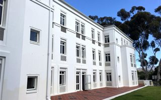 263 m² Commercial space in Constantia