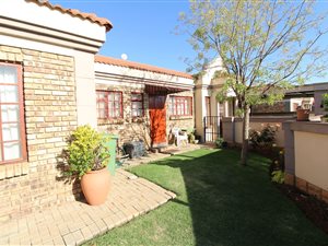 4 Bed Townhouse in Grimbeek Park