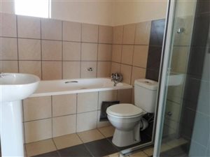 2 Bed Apartment in Rooihuiskraal North