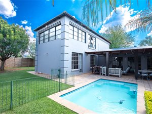 4 Bed House in Silver Lakes Golf Estate