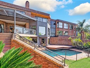 6 Bed House in Boskruin