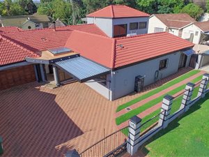 4 Bed House in Brackendowns