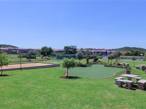 911 m² Land available in Aspen Hills