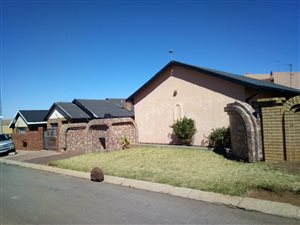 4 Bedroom House in Pimville