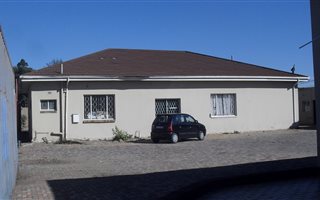 6 Bedroom House in Primrose