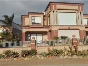 4 Bed House in Jeffreys Bay