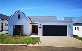 4 Bedroom House in Emberton Estate