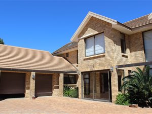 4 Bed House in High Riding Country Estate
