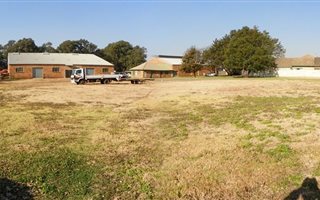 750 m² Commercial space in Brentwood Park