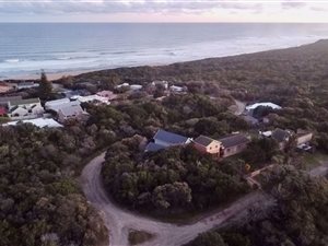 952 m² Land available in Cannon Rocks
