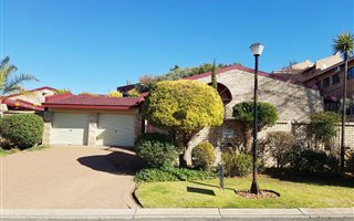 2 Bedroom Townhouse in Kiepersol
