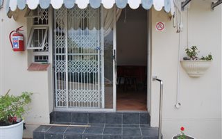 Bachelor apartment in Amanzimtoti