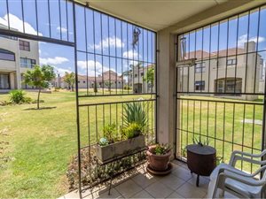 2 Bed Apartment in Vredekloof East