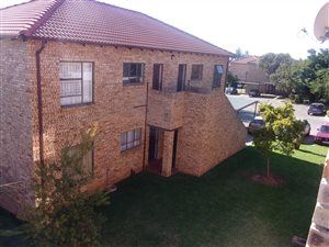 2 Bed Apartment in Ruimsig