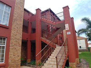 2 Bed Apartment in Die Hoewes