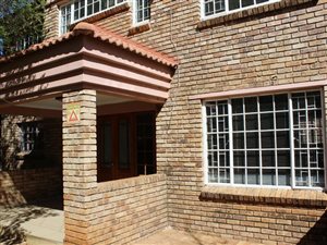 3 Bed Townhouse in Potchefstroom Central