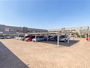 2040 m² Office Space in Aston Manor