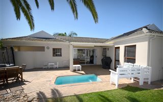 3 Bedroom House in Bloubergrant