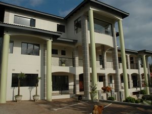 830 m² Commercial space in Athlone Park
