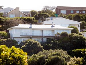 6 Bedroom House in Kenton-on-Sea