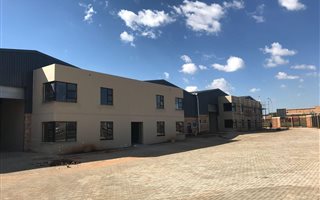 632 m² Industrial space in Clayville