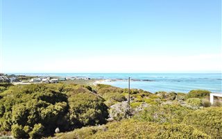 868 m² Land available in Suiderstrand