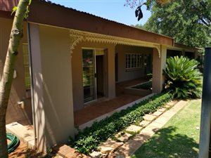 150 m² Commercial space in Clubview