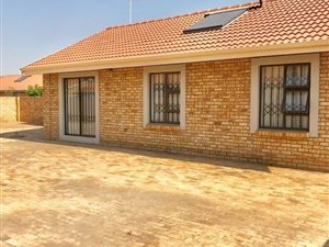 3 Bed House in Sunair Park
