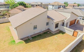 4 Bedroom House in Leeuwenhof Estate