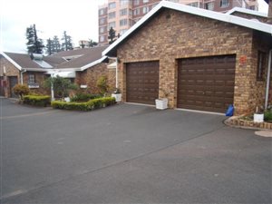 3 Bed Simplex in Montclair