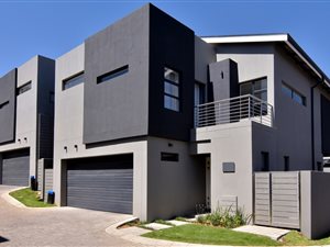 4 Bed Cluster in River Club